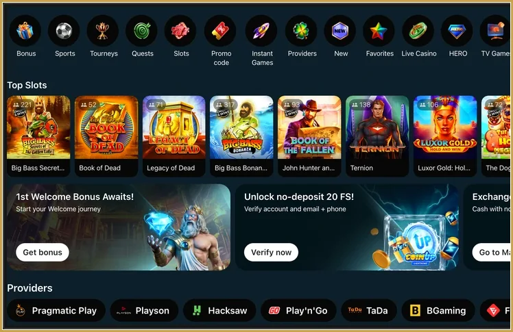 Menüleiste mit Promo code, Top Slots, Willkommensbonus-Kachel, Verify-now-Banner und Anbieterreihe